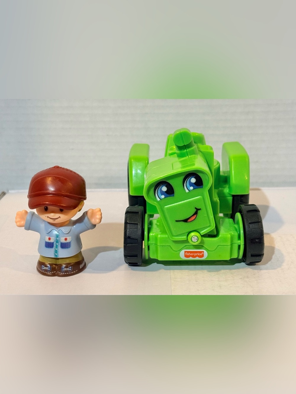 Fisher Price Little People Helpful Harvester Green Tractor & Figure 1 ⭐️EUC⭐️